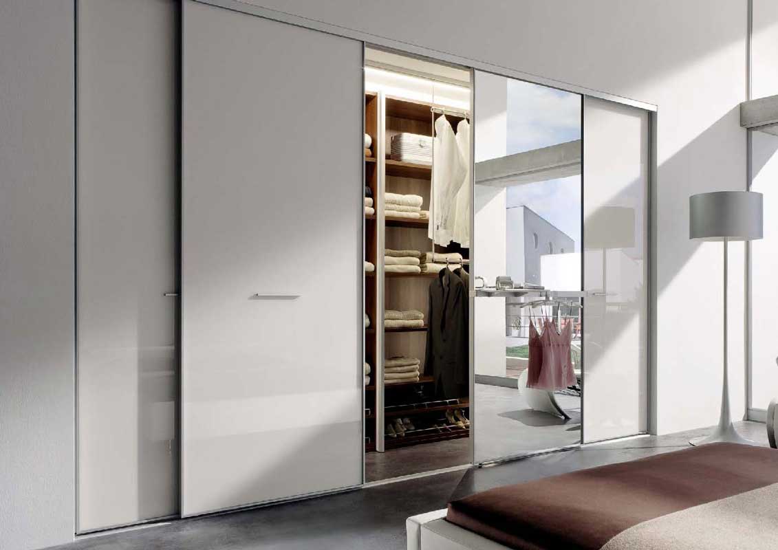 /Белый встроенный шкаф-купе №205 с зеркалом